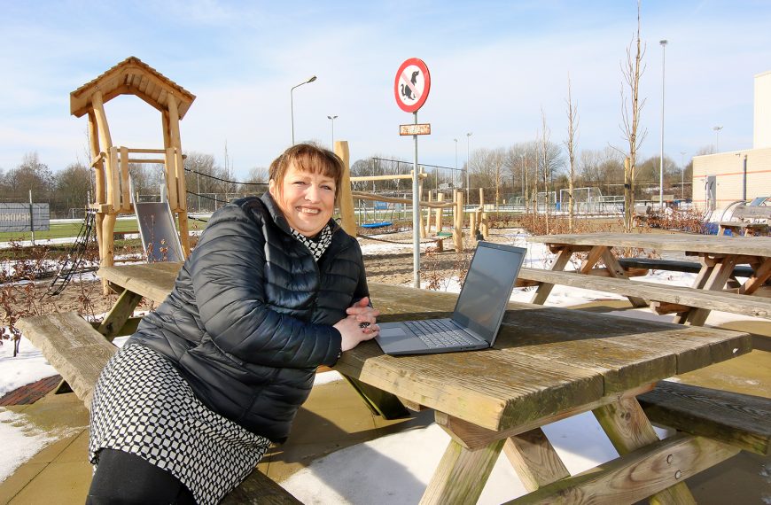 Yvonne bij wijkplatform Rijkerswoerd