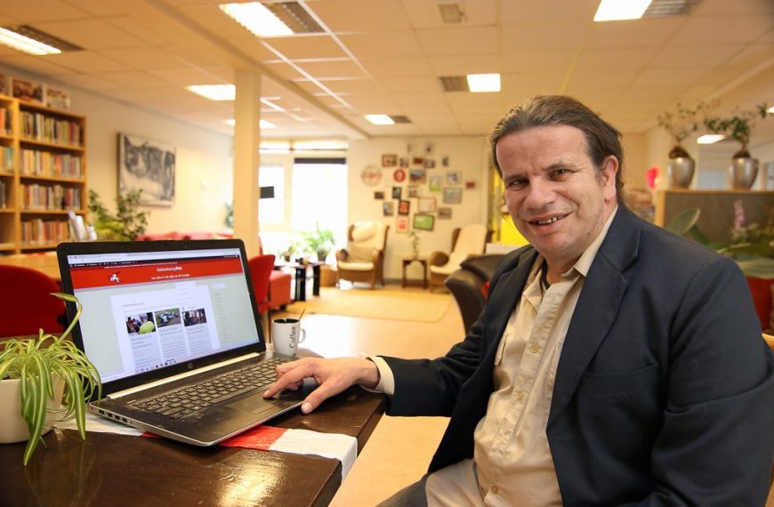 Mark Ormel houdt wijkbewoners op de hoogte met de wijkkrant